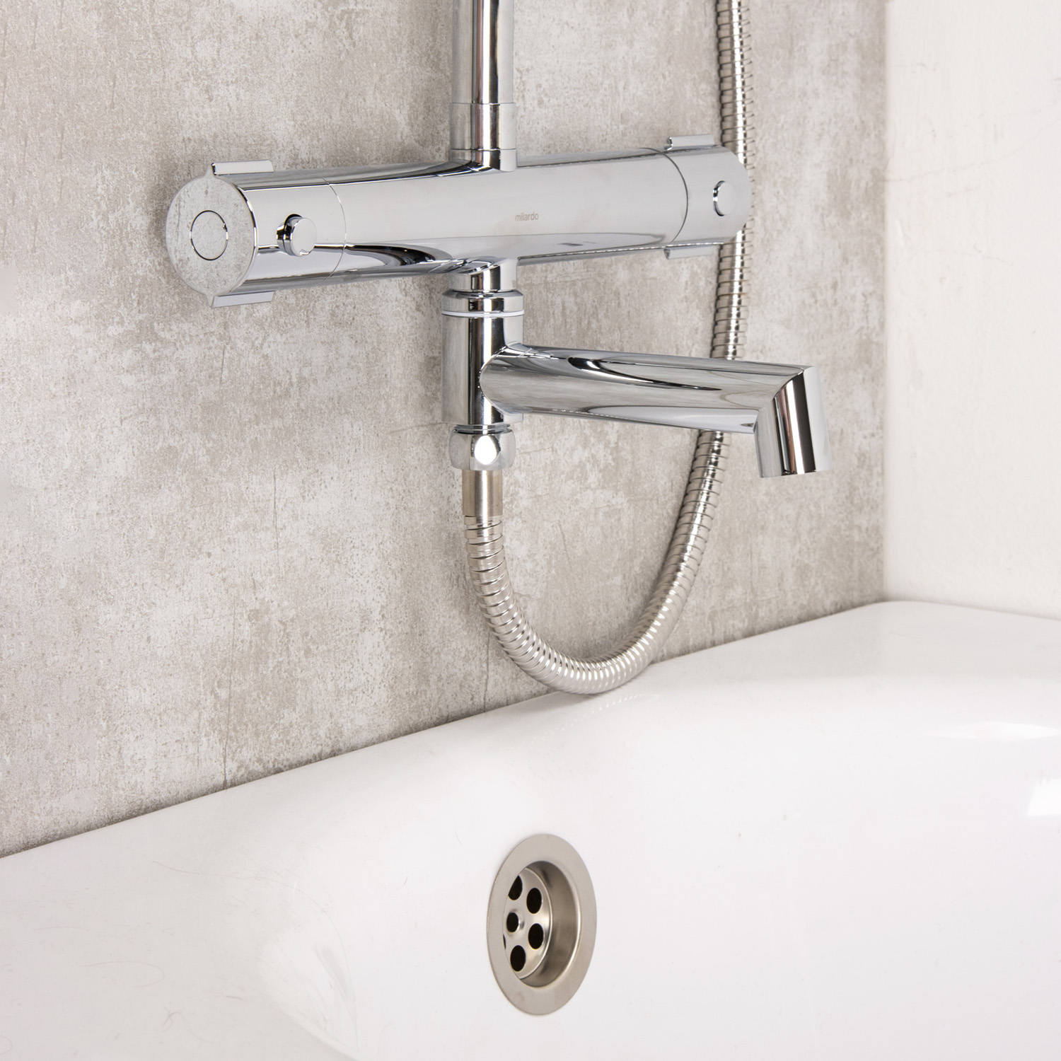 Смеситель д/ванны термостатич. со стойкой для душа + ручной и тропич. душ Milardo ILSSBTHM06 *1/3