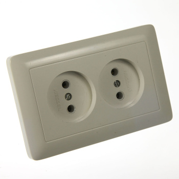 Розетка "Хит" СП 2-мест. белая б/з б/ш РС10/16-235-В *10/80