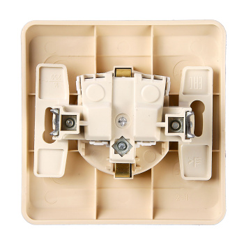 Розетка "Этюд" СП 1-мест. кремовая евро с з/к РС16-003 *10/20