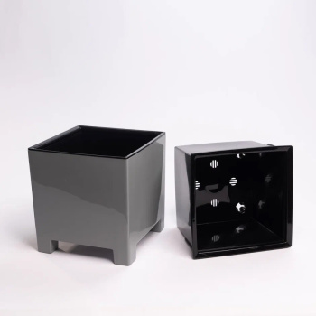 Кашпо пластм. "Нард" 2,1л 140х140мм h140мм со вставкой Серый муссон НР15-70 *1/8 Кашпо пластм. "Нард" 2,1л 140х140мм h140мм со вставкой Серый муссон НР15-70 *1/8