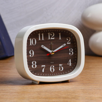 Будильник кварцевый "Дерево", корпус белый, дискретный ход 5865093