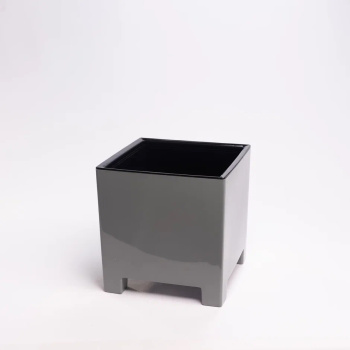 Кашпо пластм. "Нард" 2,1л 140х140мм h140мм со вставкой Серый муссон НР15-70 *1/8 Кашпо пластм. "Нард" 2,1л 140х140мм h140мм со вставкой Серый муссон НР15-70 *1/8