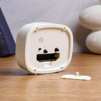 Будильник кварцевый "Дерево", корпус белый, дискретный ход 5865093